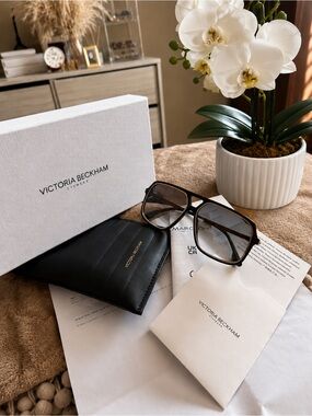 Victoria Beckham VB246S